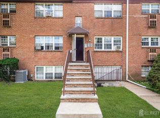 299 College Dr, Edison, NJ 08817