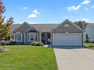 25 Inglewood Ln, Bloomington, IL