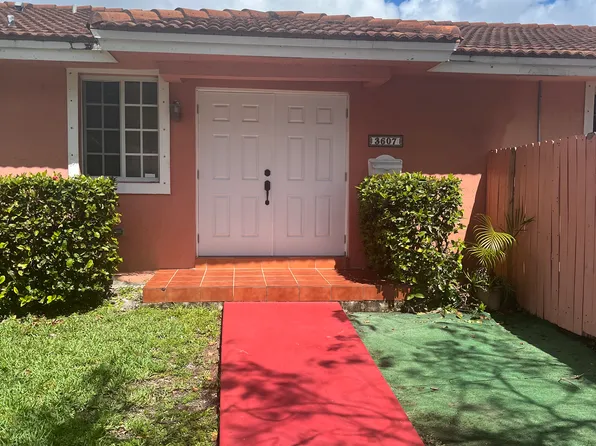3607 SW 29th St, Miami, FL 33133