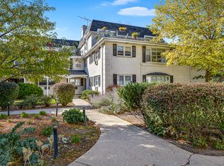 514 W Eastman St #2D, Arlington Heights, IL 60005