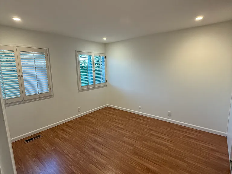 35 Longwood Dr — Photo 13