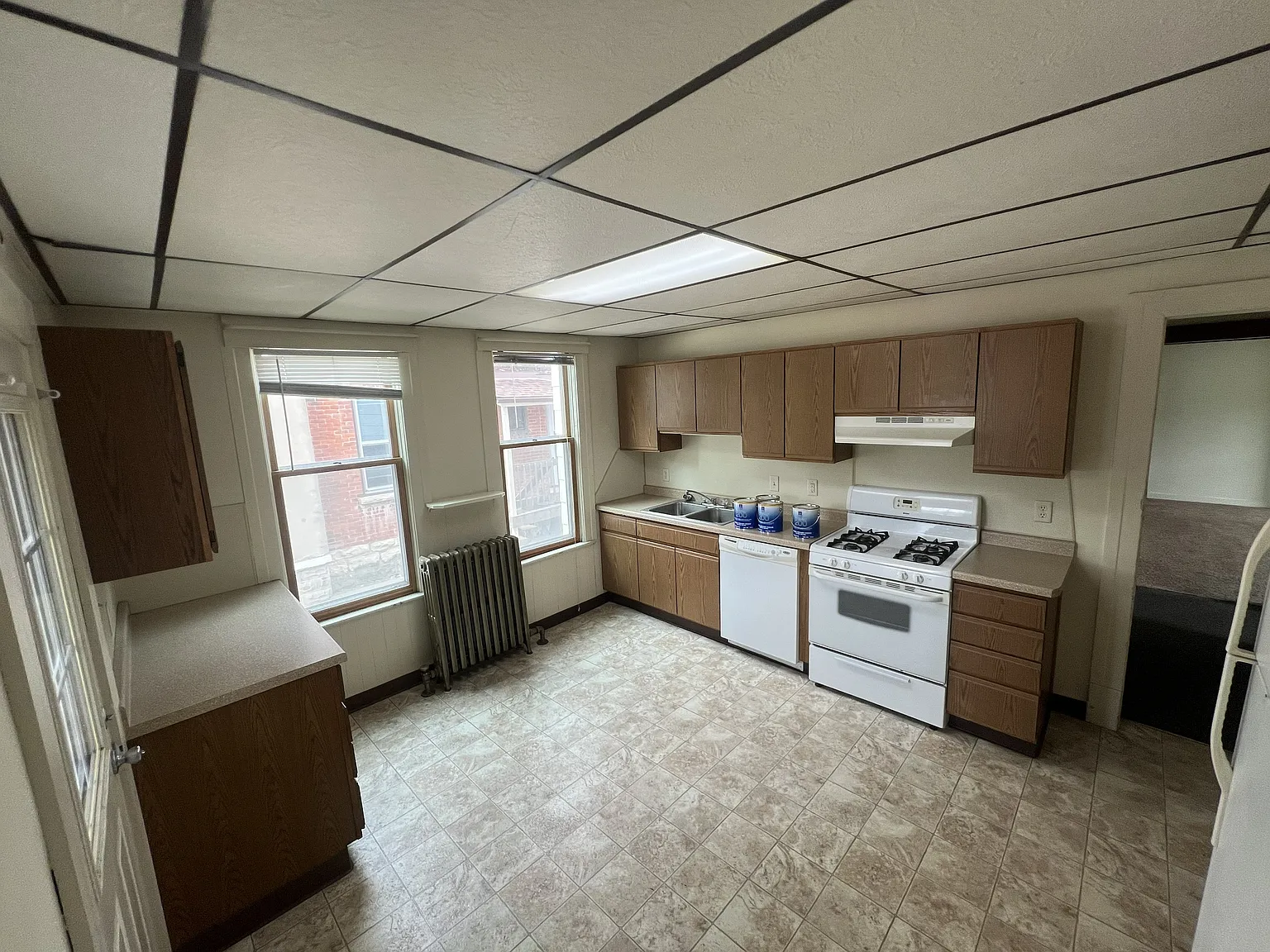 4 bed, $1,940 — Photo 1