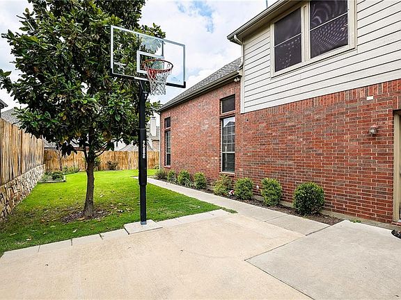 3rd image of 6308 Castle Rock Cir