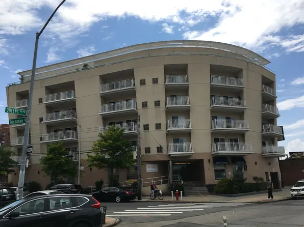 81-14 Queens Boulevard image 1 of 17