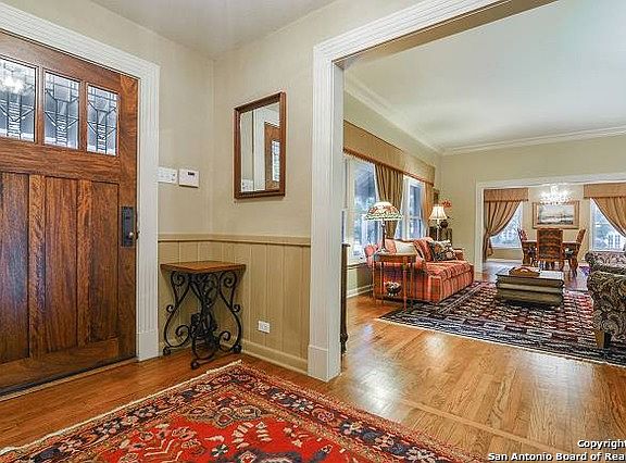 4th image of 701 Ivy Ln