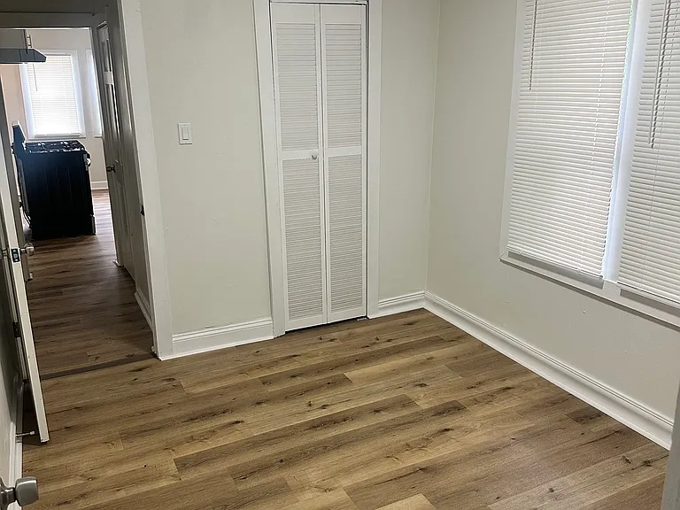 2546 W Medford Ave — Photo 5