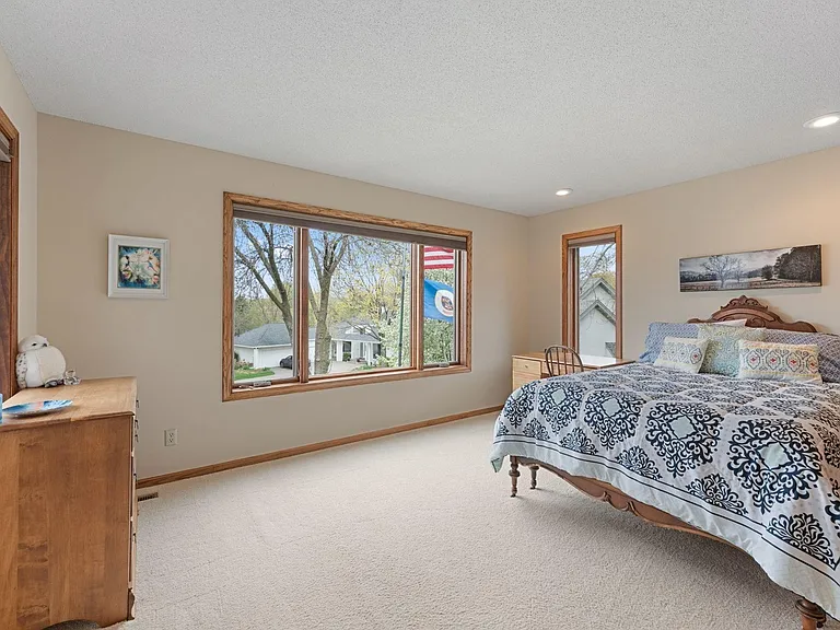 5498 Maple Ridge Ct — Photo 9