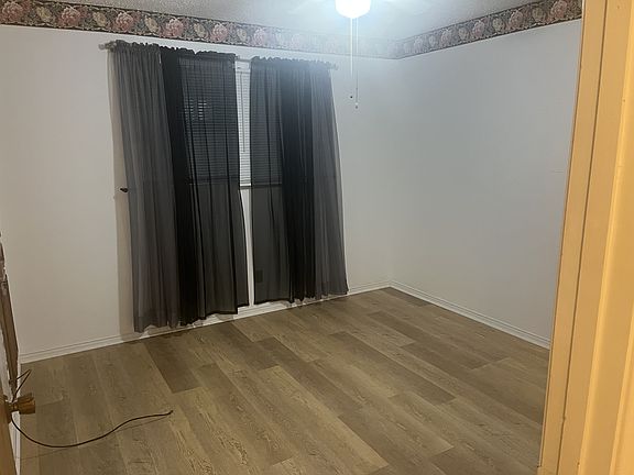 2nd image of 403 S Walnut St #17841863