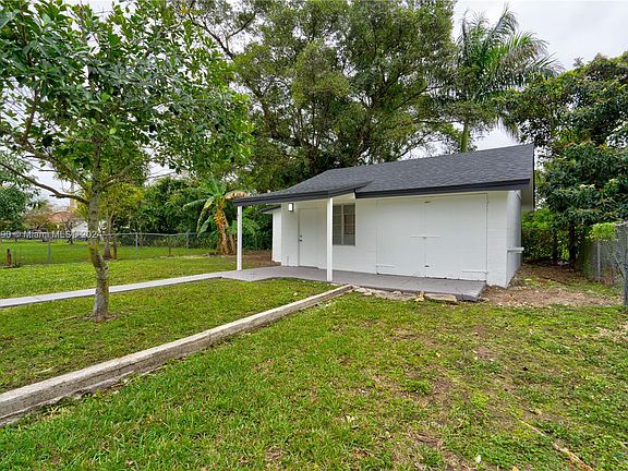 4th image of 551 NW 2nd St