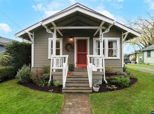 424 S 3rd St, Silverton, OR 97381