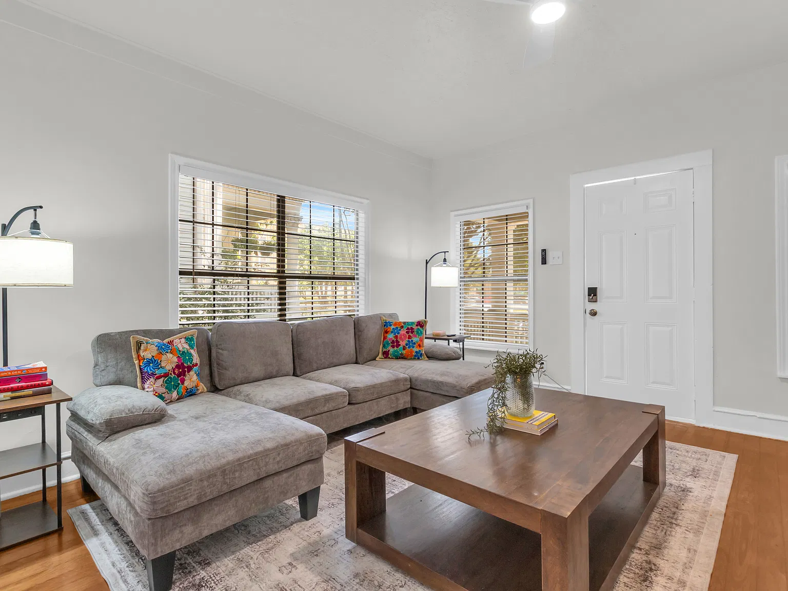 2 bed, 900 sqft, $1,925 — Photo 4