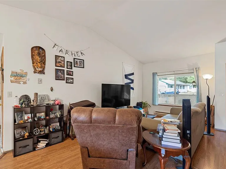 7382 Haynes Ln NE — Photo 6