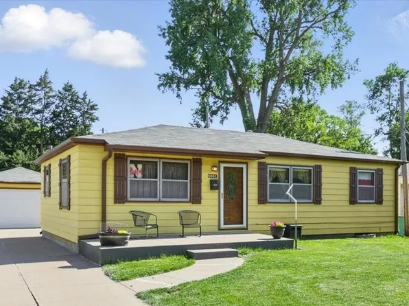 6061 Buckingham Ave, Omaha, NE 68117