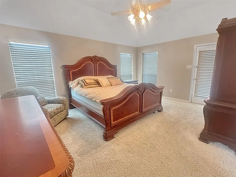 10717 Greenview Ct — Photo 12