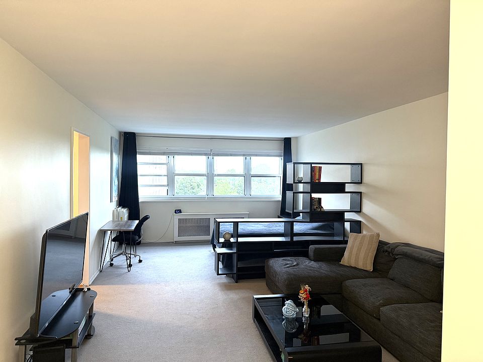 1st image of 370 Westchester Ave APT 4R