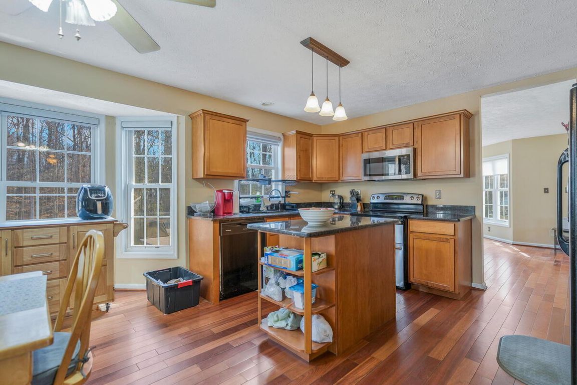 Kitchen-020-051-1200x800
