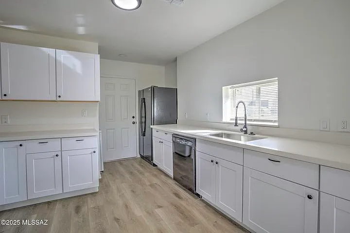 1033 S Fremont Ave — Photo 17