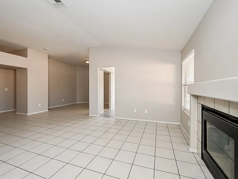 927 River Mountain Dr — Photo 4