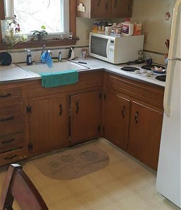 4th image of 30 Bartlett Ave