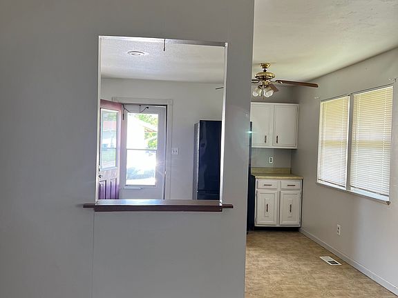 4th image of 3121 Arlington Dr