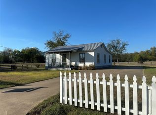 204 Jefferson St, Como, TX 75431