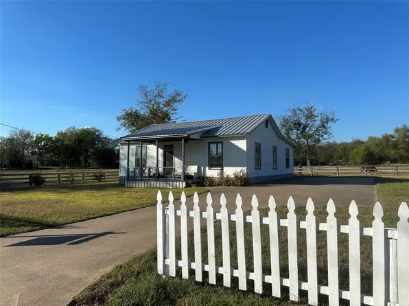 204 Jefferson St, Como, TX 75431