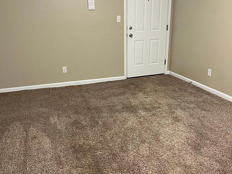 1401 Country Club Rd #9 — Photo 2