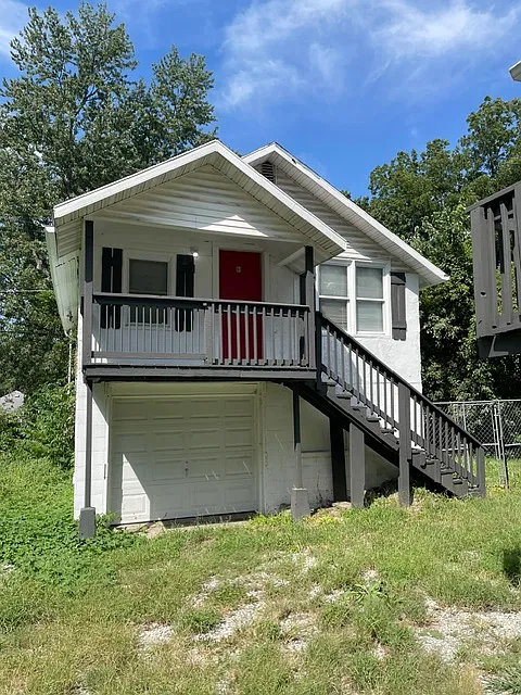 2 bed, $950 — Photo 1