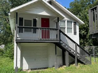 576 S Oxford Ave #B, Independence, MO 64053