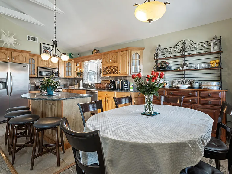 606 W Beach Ave — Photo 31