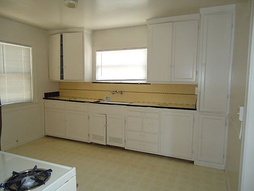5th image of 208 Texas St