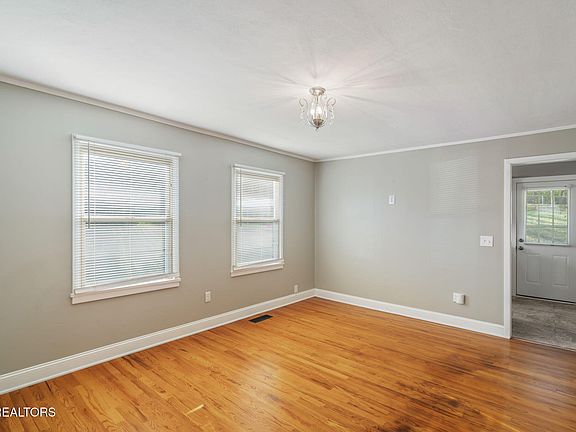 4th image of 1379 Byrd Cir