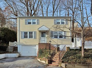 36 McCouns Ln, Oyster Bay, NY 11771