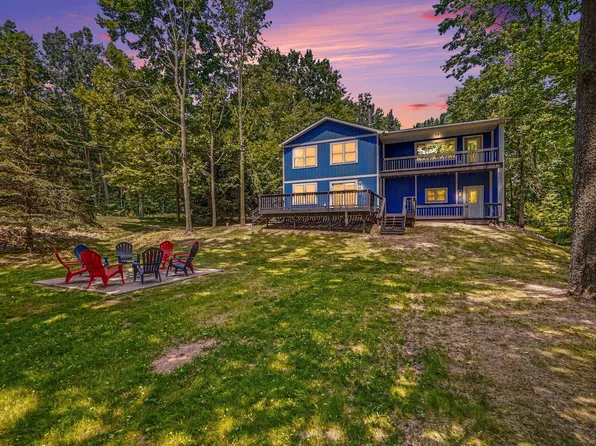 3768 Pine Tree Dr, Weidman, MI 48893