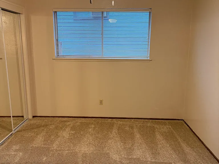 2406 G St — Photo 12