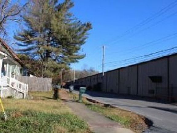 Exterior Neighborhood (street photo)