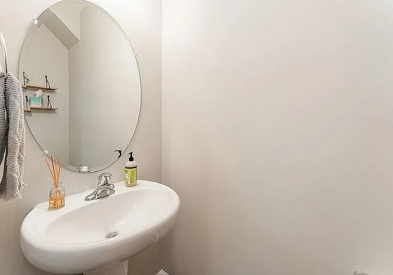 1049 Lathrop Ln — Photo 15