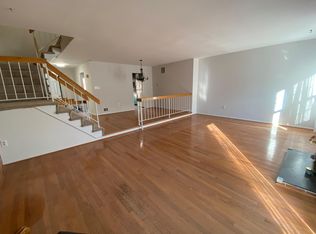2859 Sutton Oaks Ln, Vienna, VA 22181