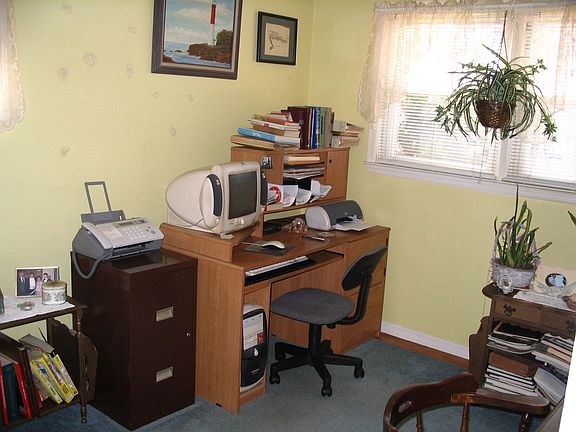 office or bedrooom