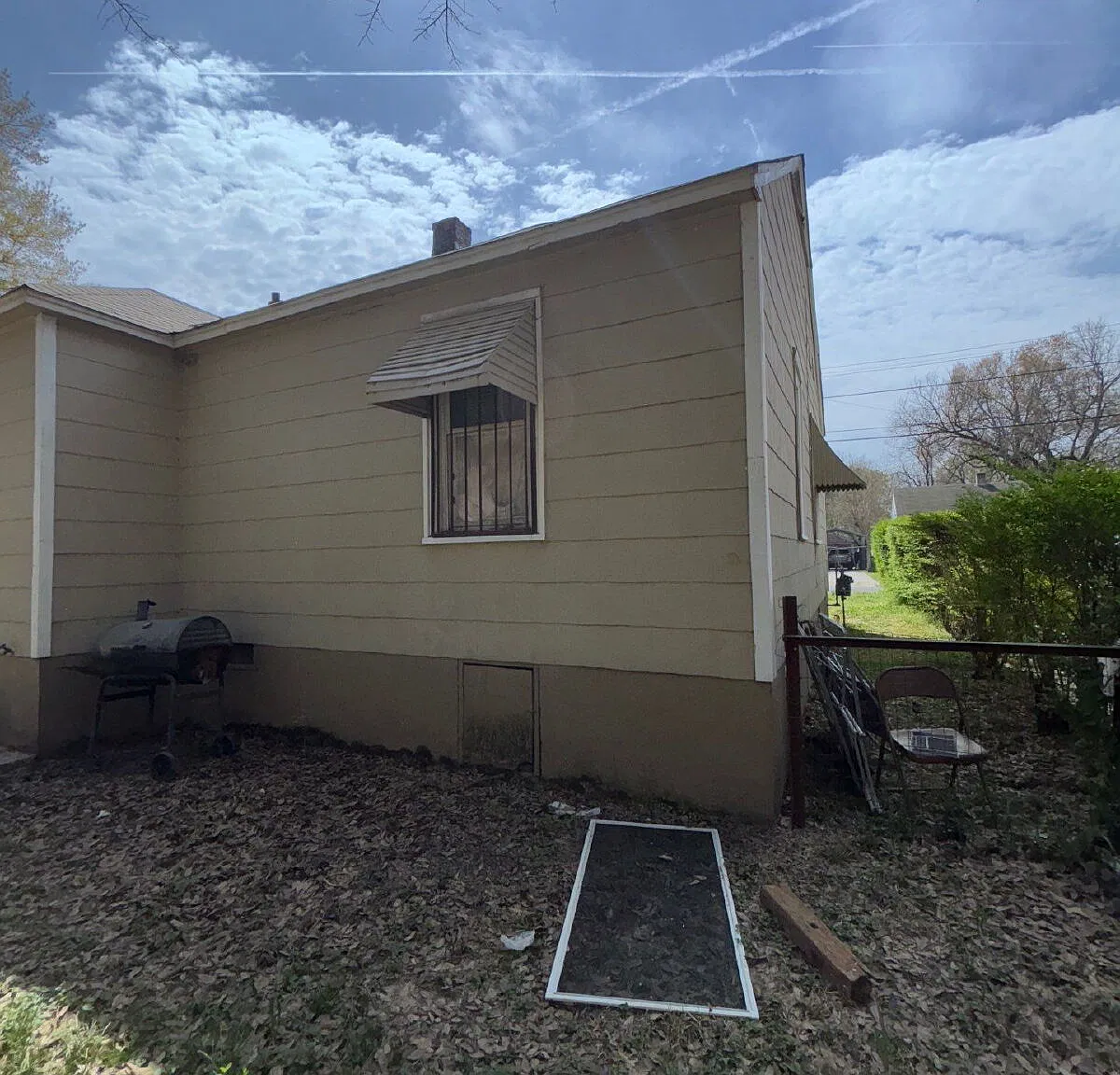 4 bed, 2.0 bath, 761 sqft, $1,200 — Photo 2