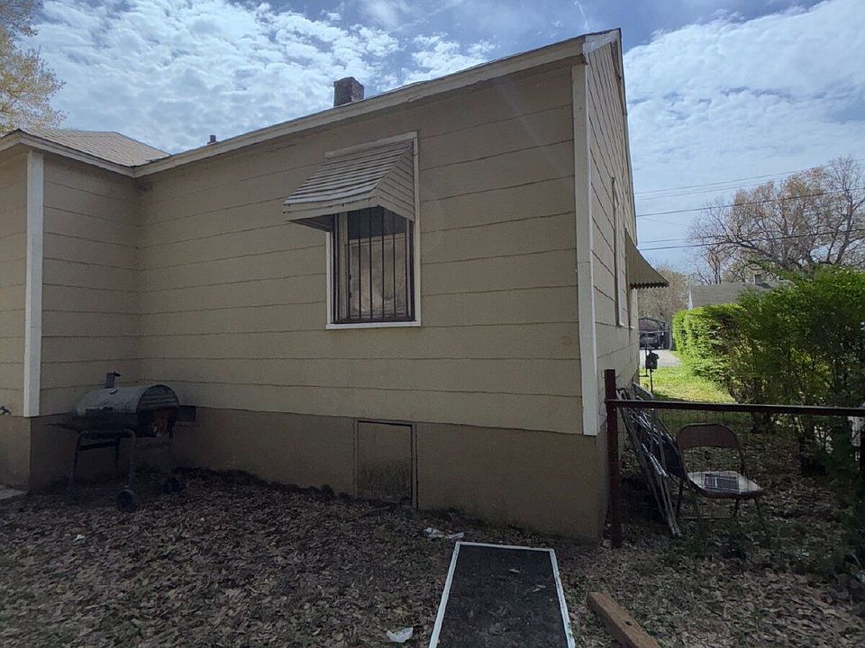 2nd image of 3058 Pershing Ave