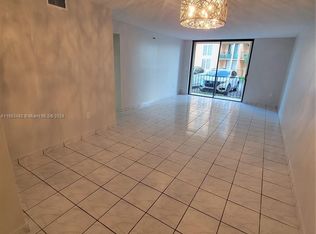 9686 Fontainebleau Blvd APT 105, Miami, FL 33172