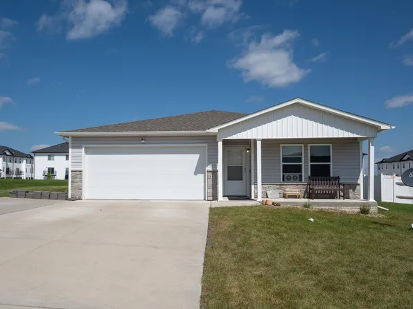 312 Post Oak Dr, Hudson, IA 50643