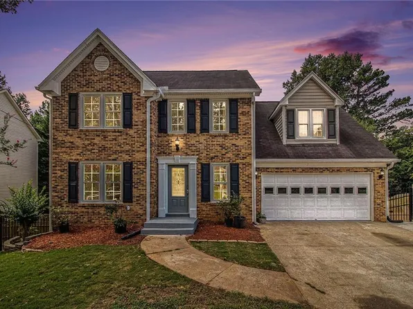 651 Deer Oaks Dr, Lawrenceville, GA 30044