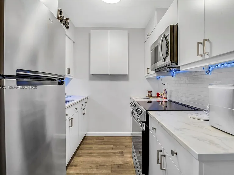 901 SW 11th Ave #17H — Photo 7