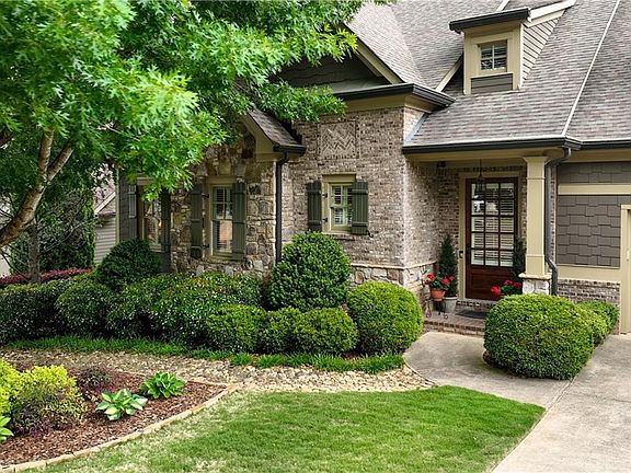 4th image of 136 Lullwater Ln