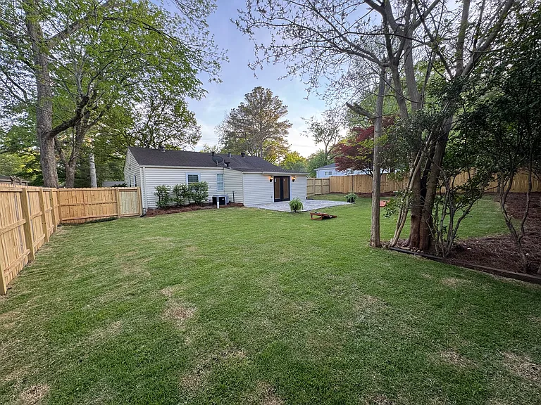 1216 Gladstone Ave — Photo 10