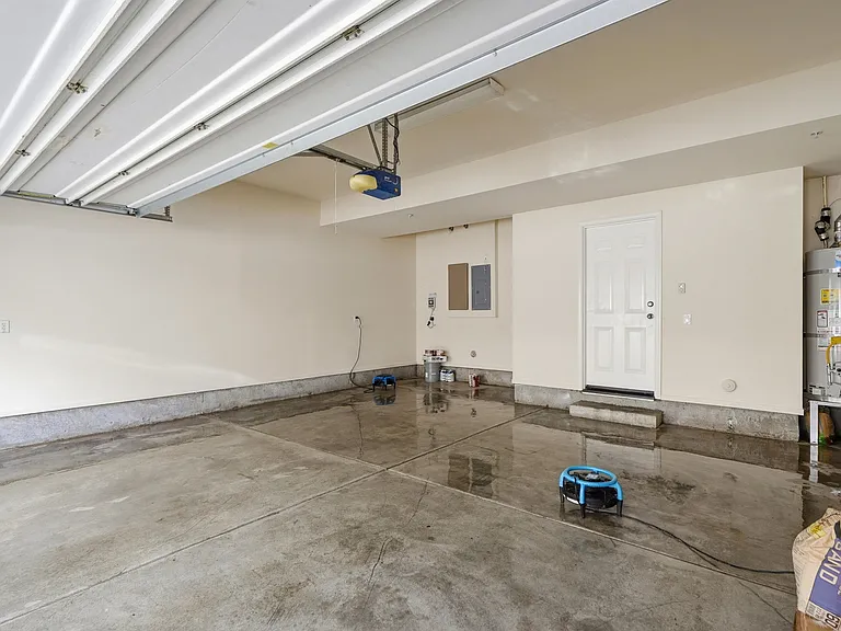 5206 Fioli Loop — Photo 37