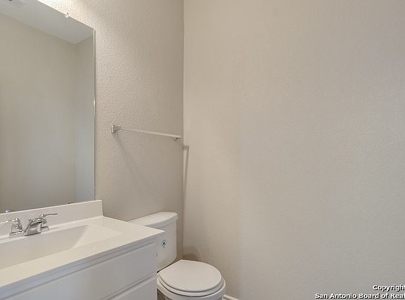 5th image of 1302 Blue Jay Ct