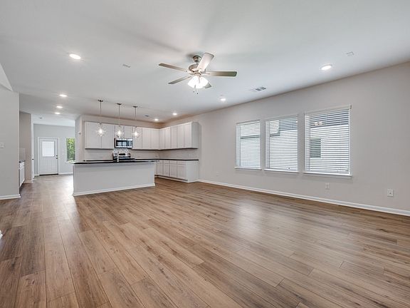 4th image of 4013 Bluestem Blvd